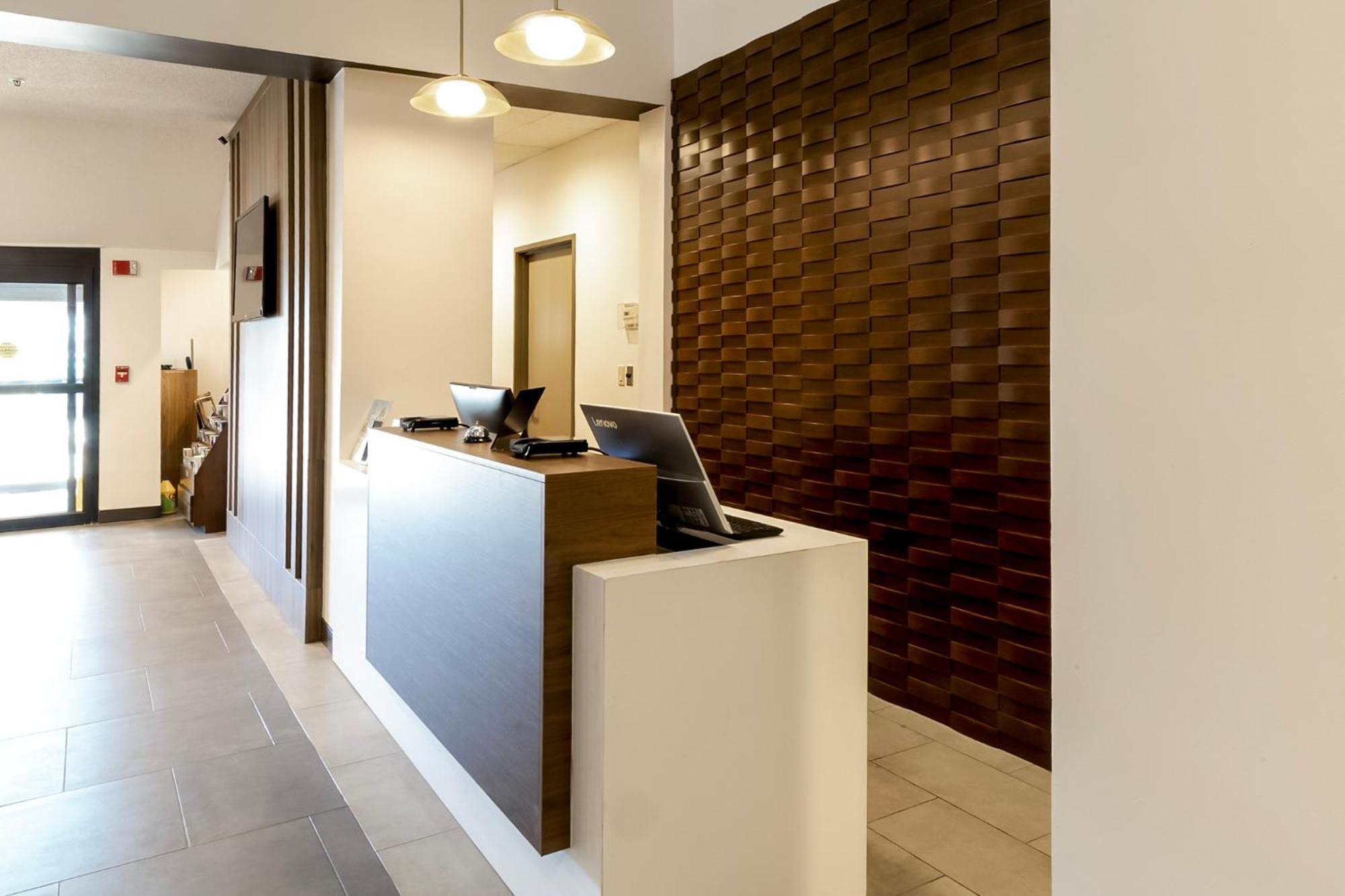 Wingate By Wyndham Hotel