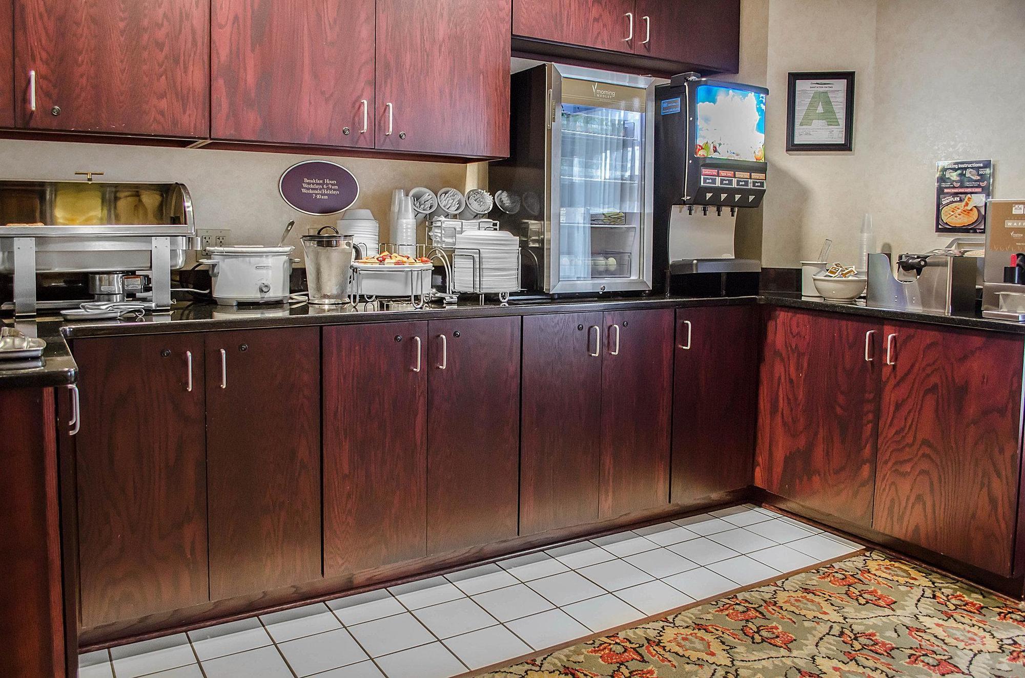 Wingate By Wyndham Hotel 2*