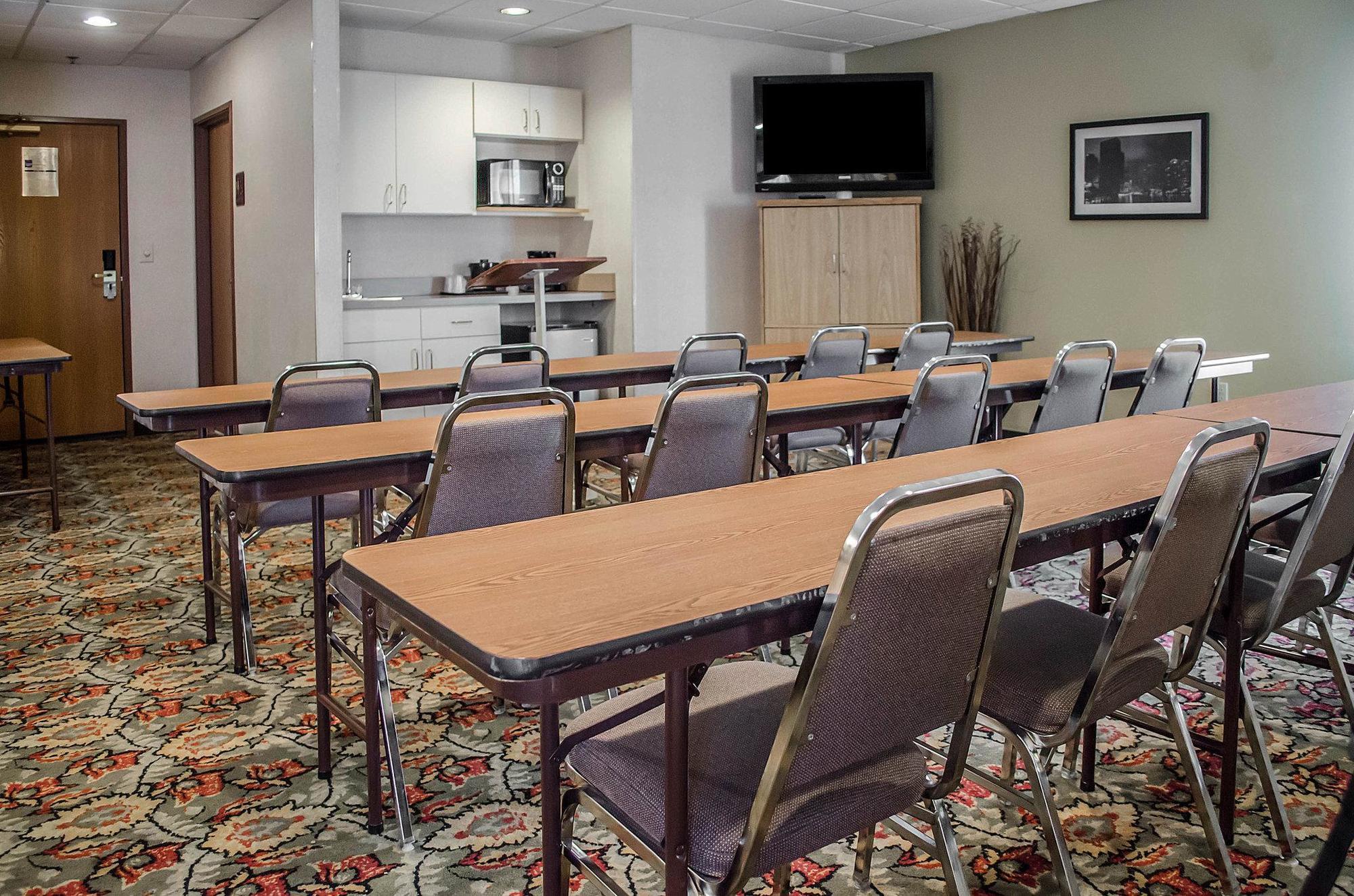 Wingate By Wyndham Hotel 2*