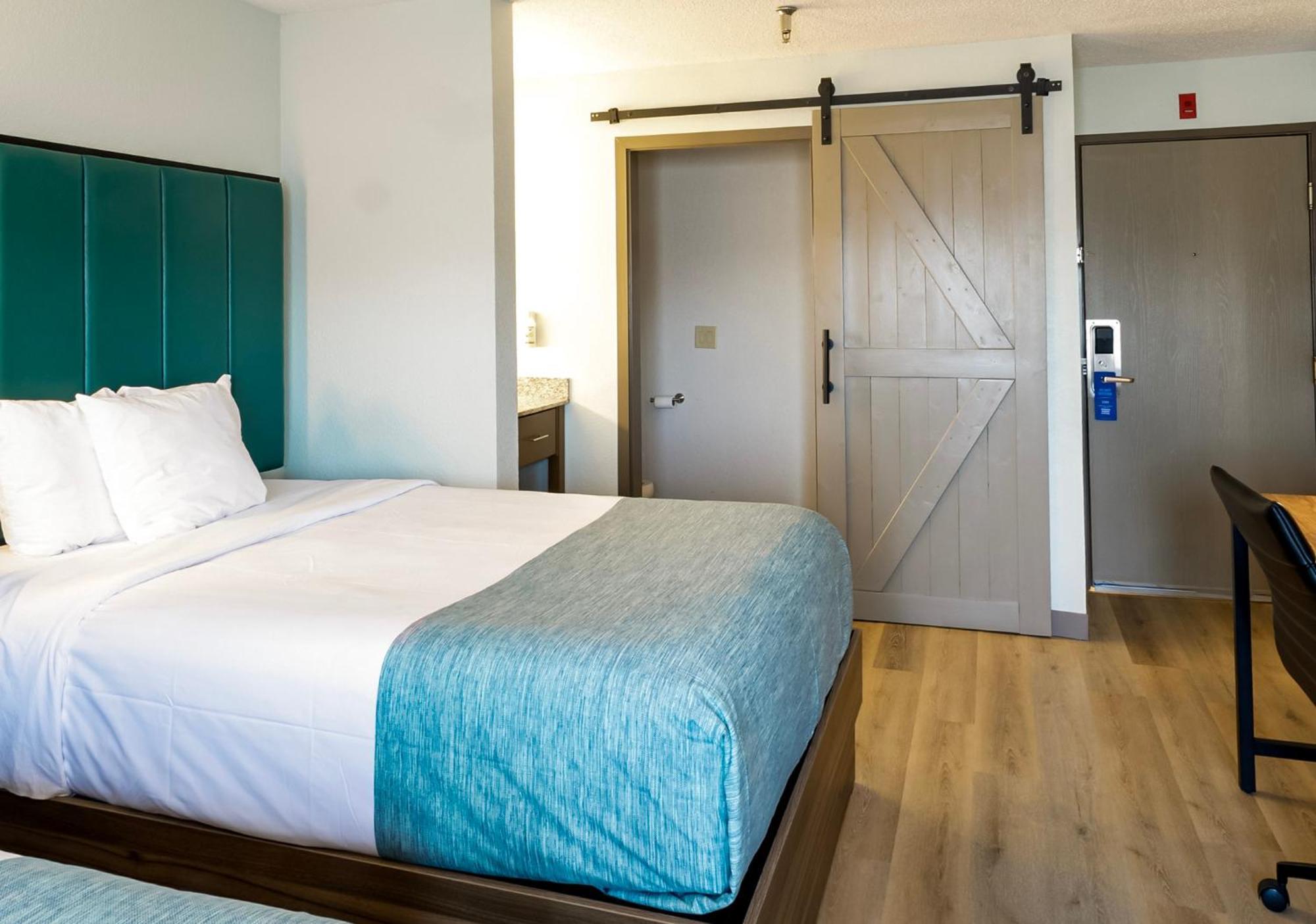 Wingate By Wyndham Hotel 2*